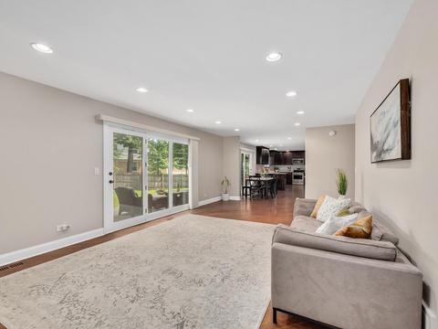 737 Spring St, Roselle, IL 60172 photo 5