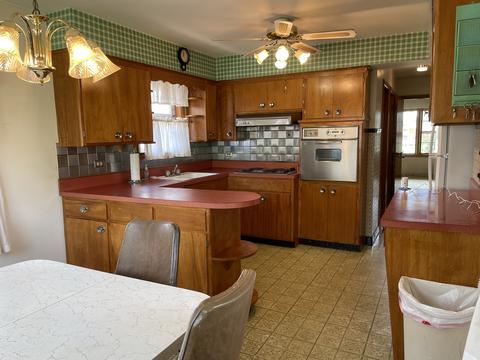 8021 S Massasoit Ave, Burbank, IL 60459 photo 2