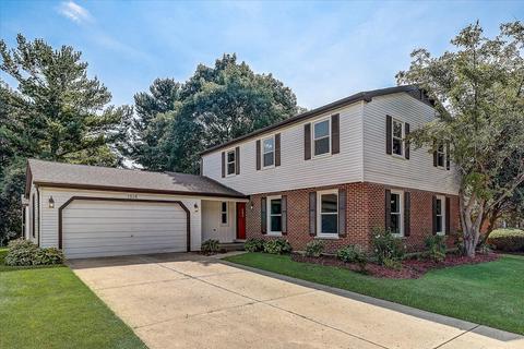 1516 Apache Dr, Naperville, IL 60563 photo 1