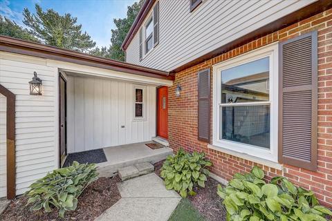 1516 Apache Dr, Naperville, IL 60563 photo 2
