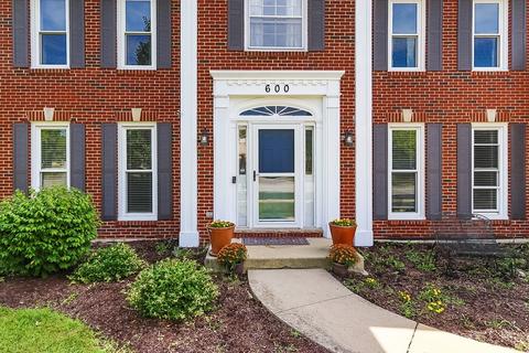 600 Apple River Dr, Naperville, IL 60565 photo 2