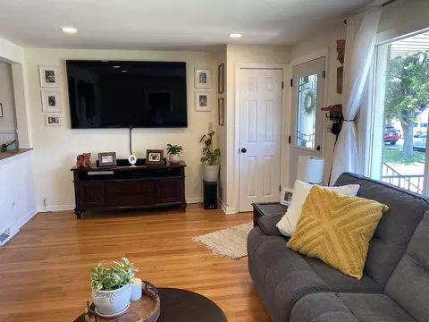 7015 W 63rd Pl, Chicago, IL 60638 photo 3