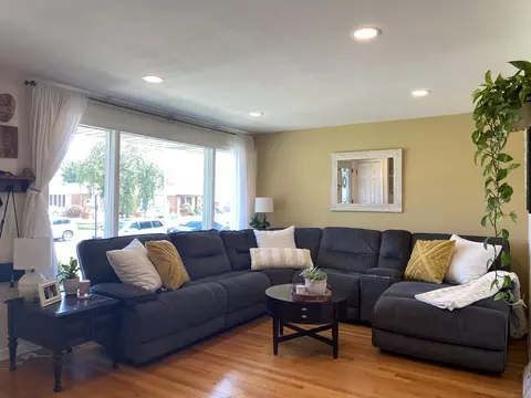 7015 W 63rd Pl, Chicago, IL 60638 photo 2