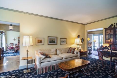 2011 Glendale Ave, Northbrook, IL 60062 photo 4