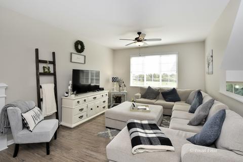 2069 Concord Dr, Mchenry, IL 60050 photo 3