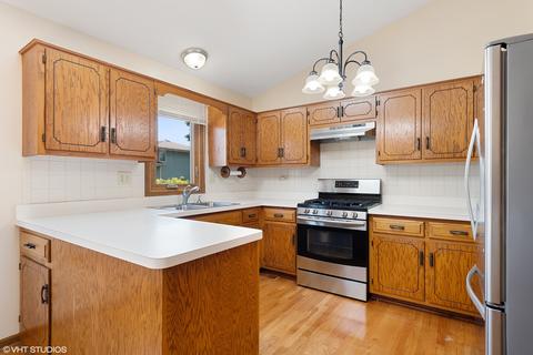 450 Cimarron Dr W, Aurora, IL 60507 photo 6