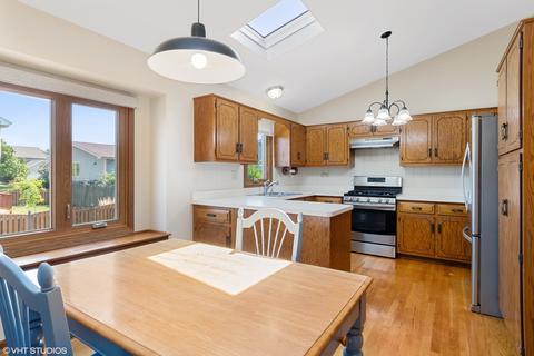450 Cimarron Dr W, Aurora, IL 60507 photo 8