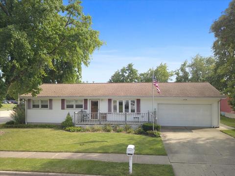 1829 Hoover Dr, Normal, IL 61761 photo 1