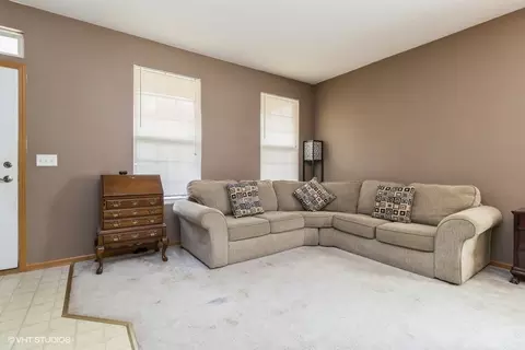 1609 Cascade Ridge Dr, Plainfield, IL 60586 photo 2
