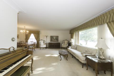 4559 N Forestview Ave, Chicago, IL 60656 photo 2