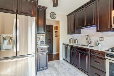 279 Pickett Ct, Bartlett, IL 60103 photo 3