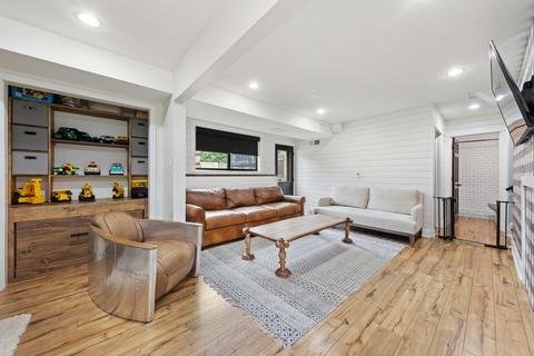 475 E Park Ave, Elmhurst, IL 60126 photo 8