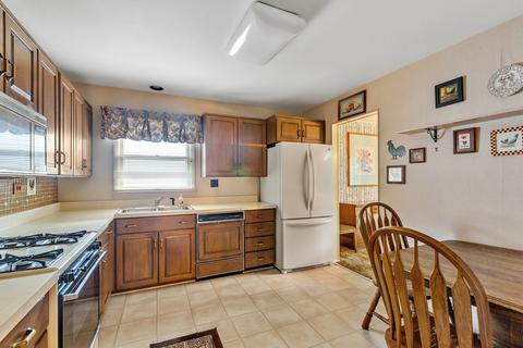 1053 Valley Stream Dr, Wheeling, IL 60090 photo 8