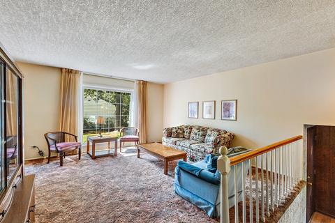 1053 Valley Stream Dr, Wheeling, IL 60090 photo 3