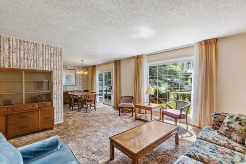 1053 Valley Stream Dr, Wheeling, IL 60090 photo 4