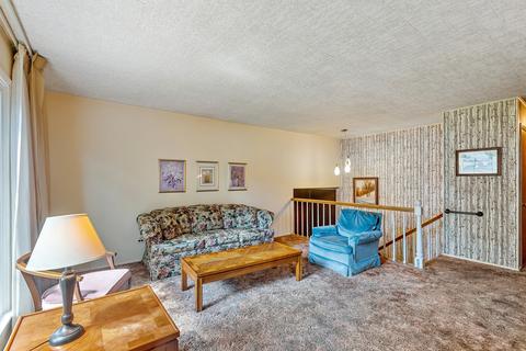 1053 Valley Stream Dr, Wheeling, IL 60090 photo 5