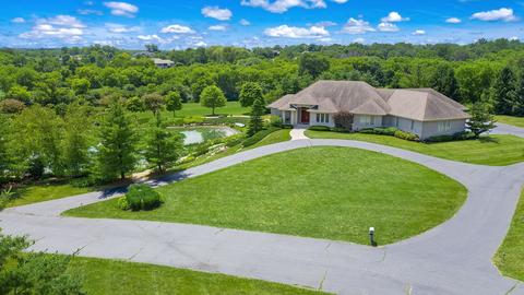 825 Olson Spring Close, Belvidere, IL 61008 photo 2
