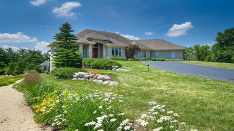 825 Olson Spring Close, Belvidere, IL 61008 photo 4