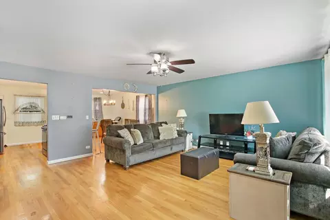 308 Vincent Pl, Elgin, IL 60123 photo 4