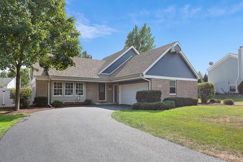 372 Cedarbrook Rd, Naperville, IL 60565 photo 2