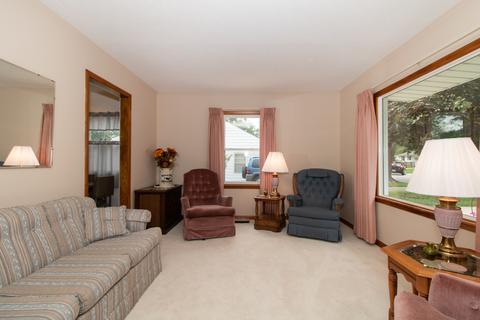811 Livingston Dr, Normal, IL 61761 photo 4