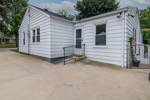 811 Livingston Dr, Normal, IL 61761 photo 3