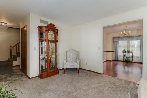 1711 Fairfield Dr, Normal, IL 61761 photo 4