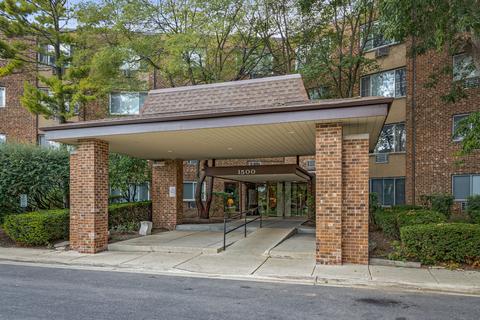 1500 Robin Cir #105, Hoffman Estates, IL 60169 photo 1