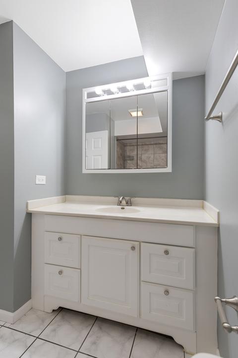 1500 Robin Cir #105, Hoffman Estates, IL 60169 photo 14