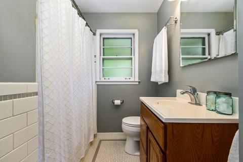 110 S Gables Blvd, Wheaton, IL 60187 photo 8