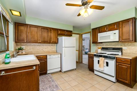 110 S Gables Blvd, Wheaton, IL 60187 photo 5