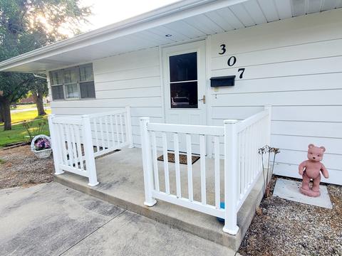 307 E Fine St, Ashkum, IL 60911 photo 2