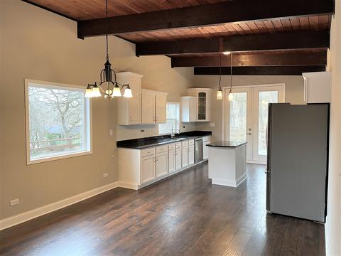 1006 Oak Ln, Algonquin, IL 60102 photo 2