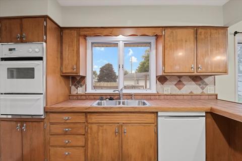 301 English St, Sidell, IL 61876 photo 12