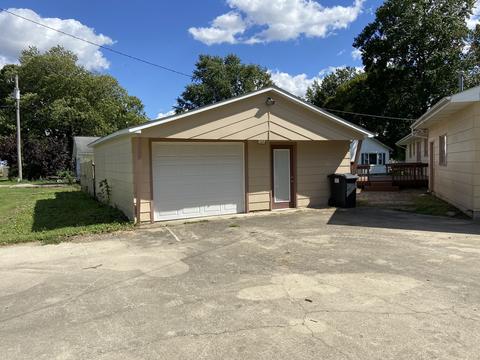 301 English St, Sidell, IL 61876 photo 3