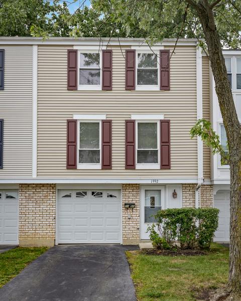 1992 Brighton Ln, Hoffman Estates, IL 60169 photo 2