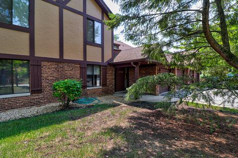 1733 Harrow Ct #D, Wheaton, IL 60189 photo 1