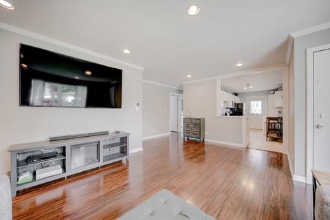 719 S Merle Ln, Wheeling, IL 60090 photo 6
