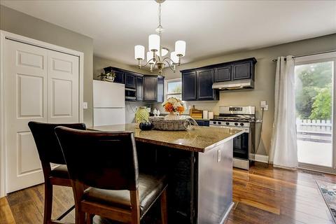 717 Sullivan Rd, Aurora, IL 60506 photo 8