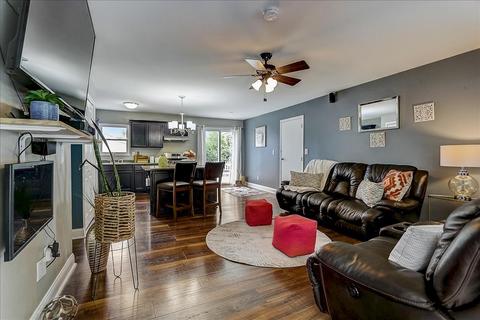 717 Sullivan Rd, Aurora, IL 60506 photo 4