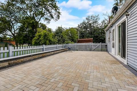 717 Sullivan Rd, Aurora, IL 60506 photo 16