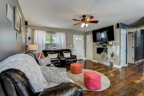 717 Sullivan Rd, Aurora, IL 60506 photo 5