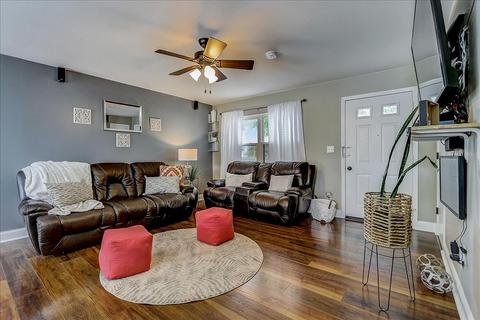 717 Sullivan Rd, Aurora, IL 60506 photo 3