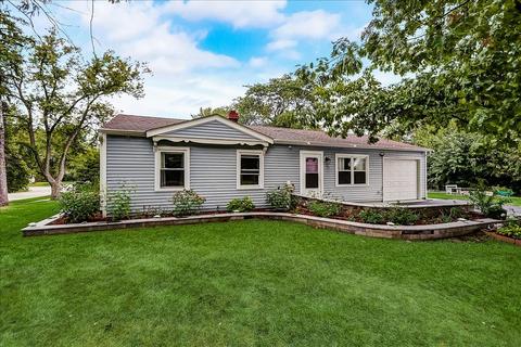 717 Sullivan Rd, Aurora, IL 60506 photo 2