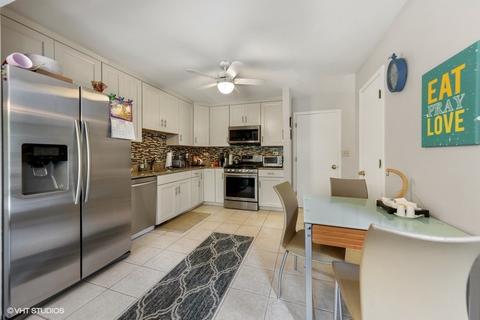 93 Townsend Cir, Naperville, IL 60565 photo 7