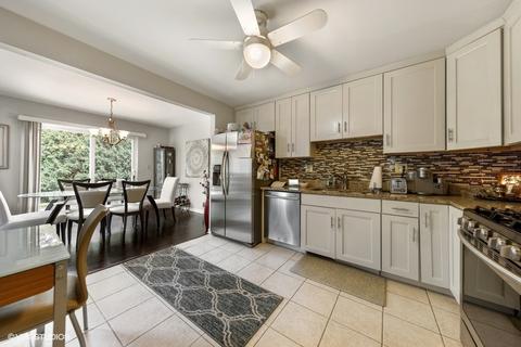 93 Townsend Cir, Naperville, IL 60565 photo 8