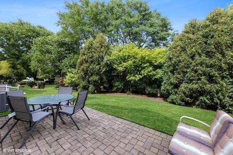 93 Townsend Cir, Naperville, IL 60565 photo 3