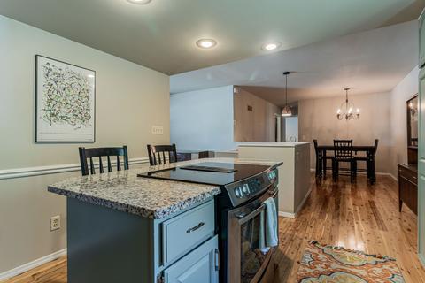 1302 W Windsor Rd, Champaign, IL 61821 photo 9