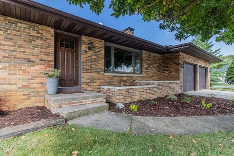 1302 W Windsor Rd, Champaign, IL 61821 photo 2