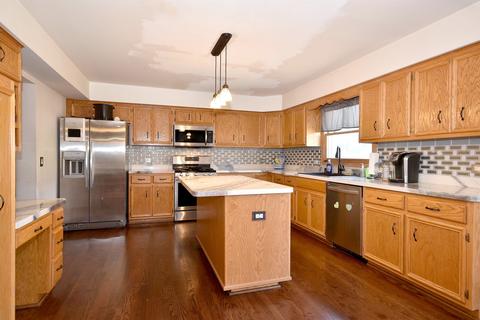 329 Plainview Dr, Bolingbrook, IL 60440 photo 5